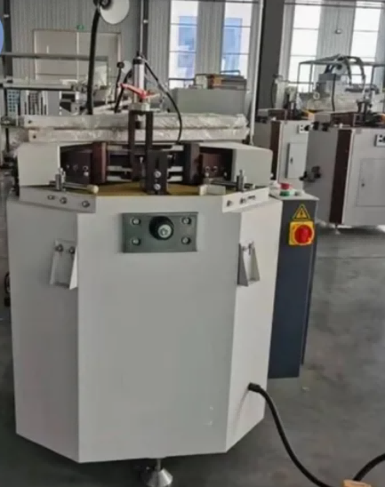 100mm Bıçak Stroku × 3500mm Çerçeve Kapasitesi Ağır Hizmet Tek Kafa Alüminyum Pencere Kapı Köşe Sıkma Makinesi