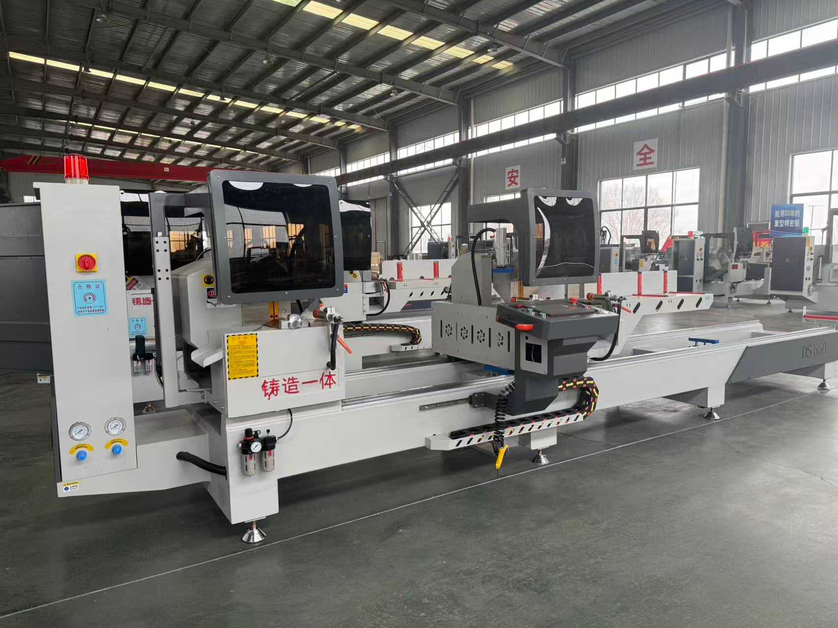 550 CNC içten dönebilen 45 derece ve 90 derece hassas testere