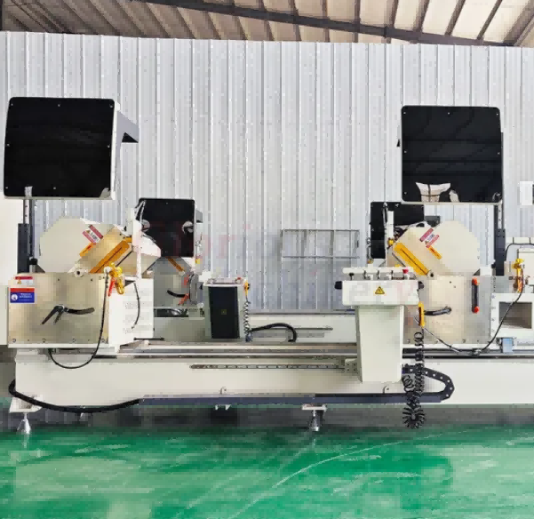 550 CNC Mikro Toleranslı İçten Döner Gönye Testere