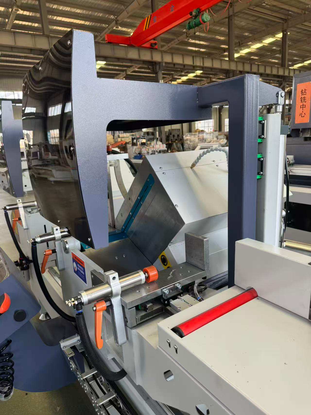 550 CNC Dışa Dönüşlü Yüksek Hacimli Üretim Gönye Testere, 45°/90°