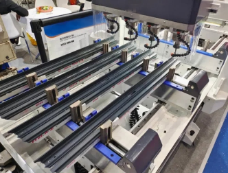 Hassas 4 Kafalı CNC Alüminyum Giydirme Cephe Delme Makinesi
