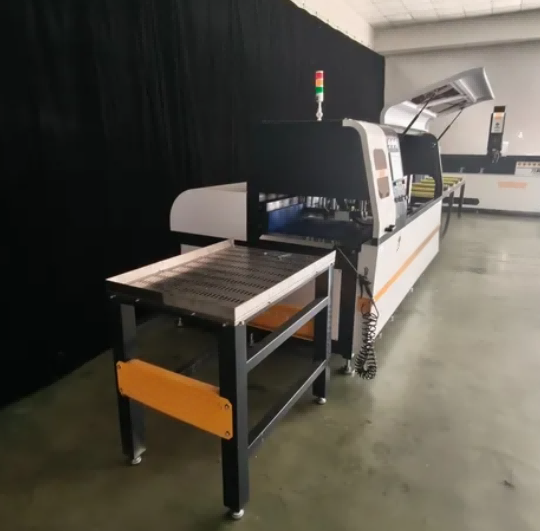 Endüstriyel Alüminyum Profiller için Ultra Hassas CNC Daire Testere